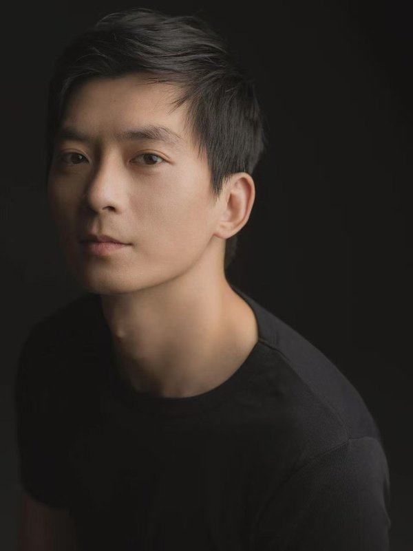 天策吧 从庙堂到江湖 话剧《鹿鼎记》主演杜光祎：细心演绎“康熙”成长弧度｜谈艺录
