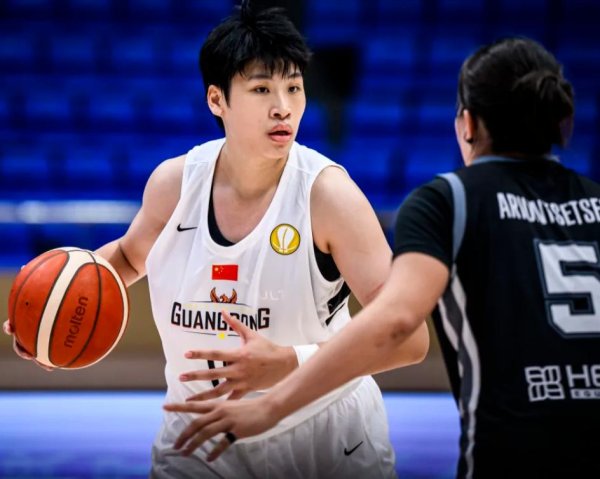 谋略天下 女篮又一00后冒尖：12中9打成核心 宫鲁鸣用30天助她蜕变